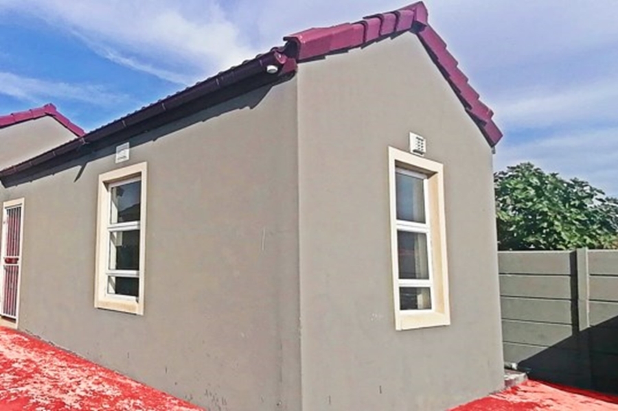 6 Bedroom Property for Sale in Broadlands Village Western Cape